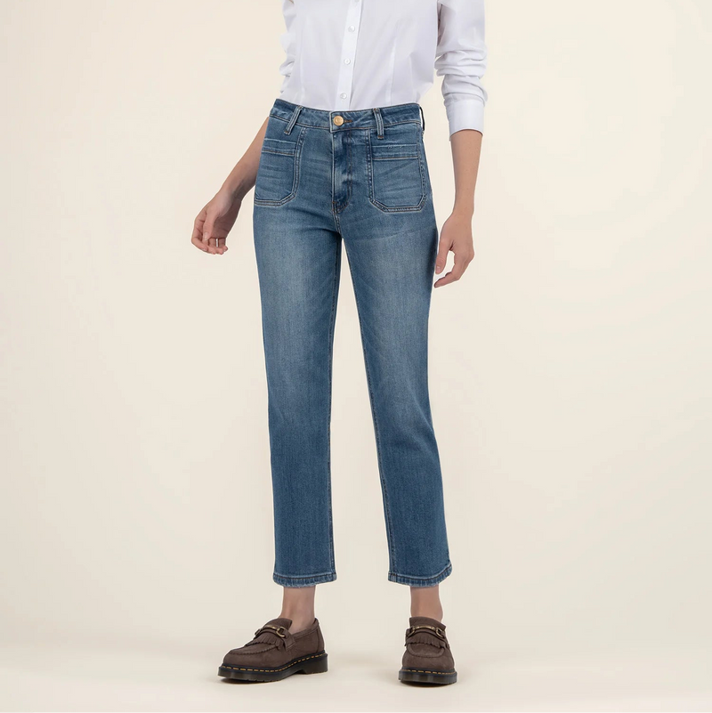 front view of the model wearing the elizabeth high rise straight leg jeans. shows the front patch pockets. also shows the cropped straight leg, the high rise waist. 