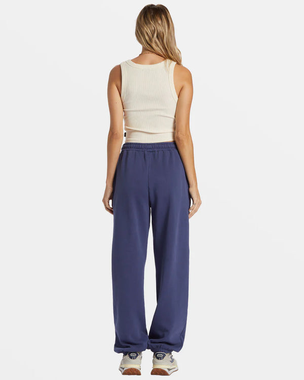 back view of the model wearing the palmin elastic waist joggers. shows the elastic waist. also shows the elastic leg opening. 